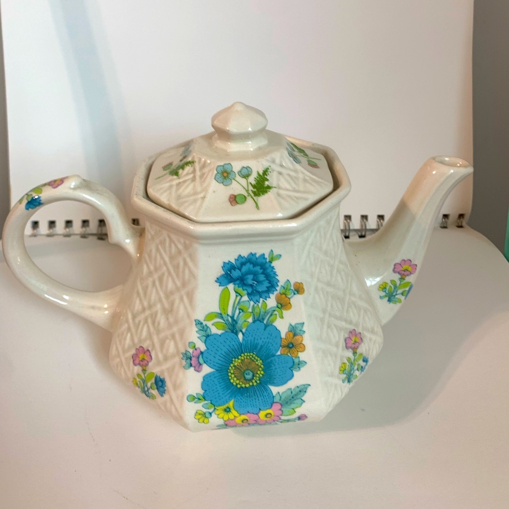 Vintage Sadler Trellis Blue Mod Flower Teapot-Made in England